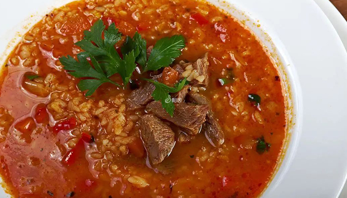 红烩牛肉汤是比较家常的菜