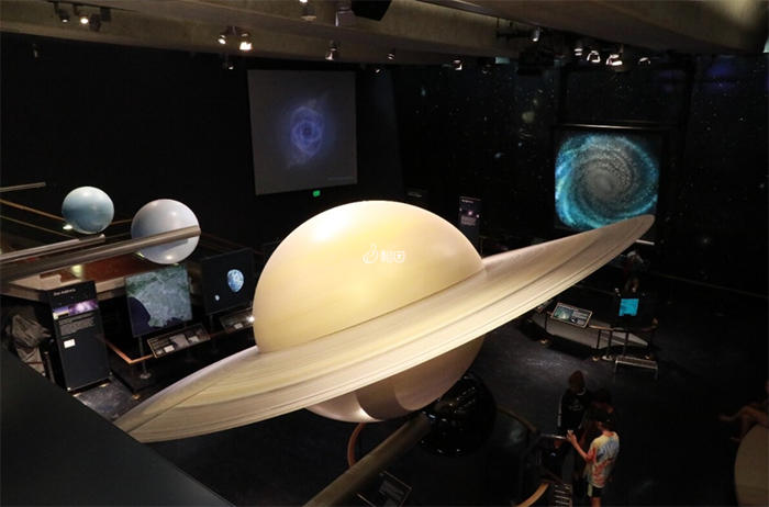 馆内的太阳系的模型