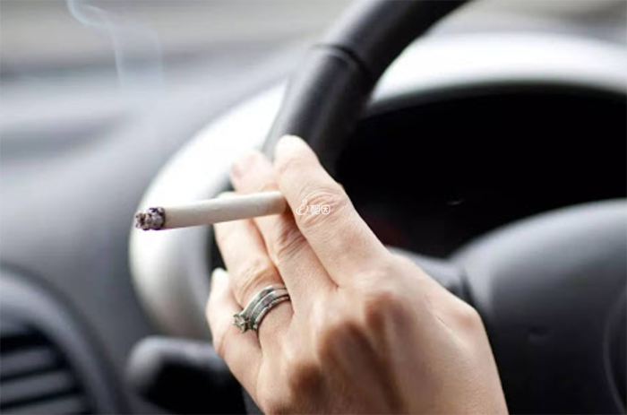 美国开车的时候最好不吸烟