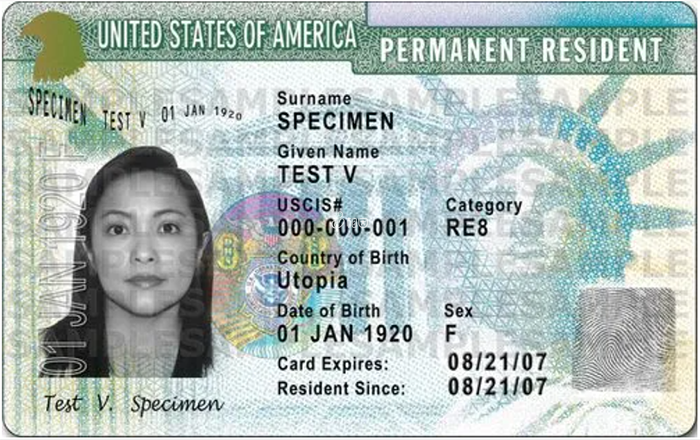 在美国境内以得绿卡居住满5年就可成为美国公民