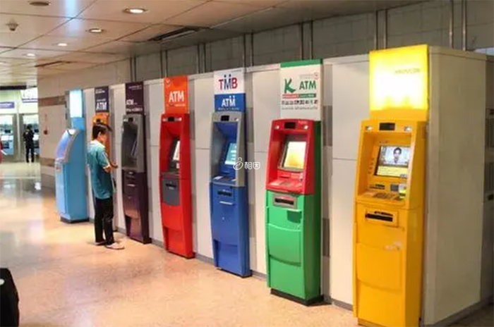 泰国的ATM机取现金