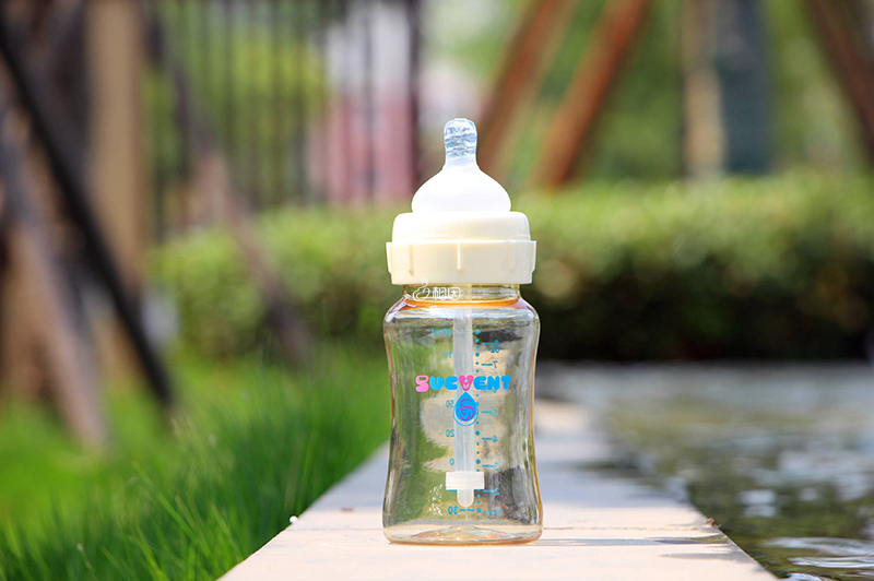 新生儿使用PPSU和玻璃奶瓶都可以