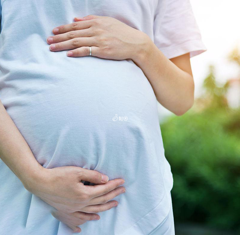 孕晚期胎儿能感觉妈妈在摸他