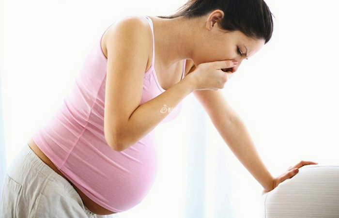 一般怀女孩的时候孕吐会比较严重