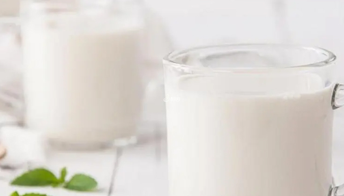 牛奶含钙高不能与菠菜一起吃