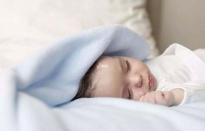 更好的睡眠环境有助于孩子睡觉安稳