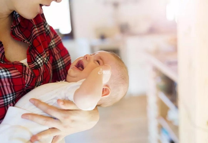 宝宝二月闹是比较常见的生理性现象