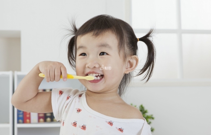 家长一定要帮助儿童做好口腔牙齿清洁卫生