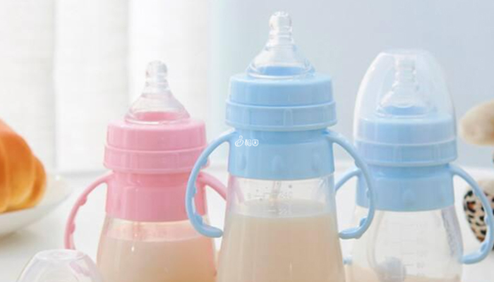 母乳转换为奶瓶喂养要循序渐进
