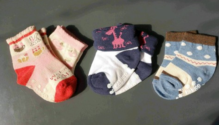 新生儿睡觉可以穿袜子